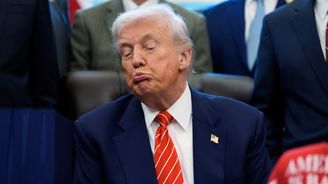 Olympionikům, kteří ho kritizují, nechá Donald Trump zabavit medaile a agenti ICE je deportují z Itálie Olympionikům, kteří ho kritizují, nechá Donald Trump zabavit medaile a agenti ICE je deportují z Itálie