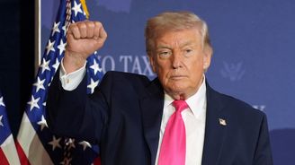 Loď Orion zjistila, že se na Měsíci vyvíjejí jaderné zbraně. Trump k němu vyslal letadlovou loď a hrozí útokem Loď Orion zjistila, že se na Měsíci vyvíjejí jaderné zbraně. Trump k němu vyslal letadlovou loď a hrozí útokem