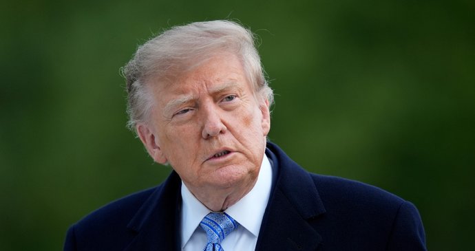 Prezident USA Donald Trump před Bílým domem (září 2026)
