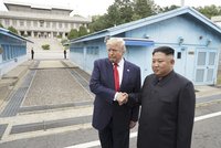 Trump si potřásl rukou s Kimem v demilitarizované zóně. A přepsal historii