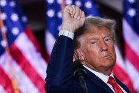 Trump čelí další žalobě kvůli volebnímu spiknutí. S jeho kumpány je viní i z vydírání