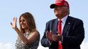 Trump se svojí manželkou Melanií na předvolebním mítinku
