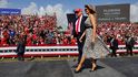 Předvolební mítink amerického prezidenta Donalda Trumpa s účastí první dámy Melanie ve floridské Tampě (29. 10. 2020).