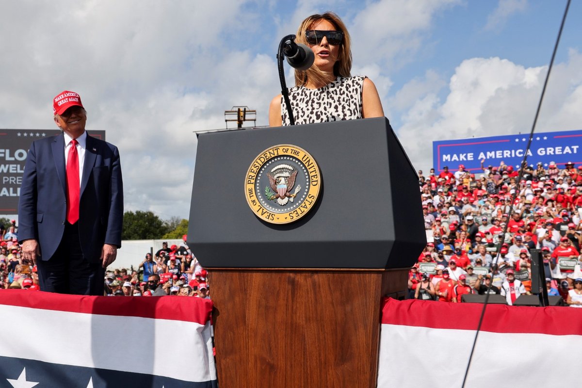 Předvolební mítink amerického prezidenta Donalda Trumpa s účastí první dámy Melanie ve floridské Tampě (29. 10. 2020)