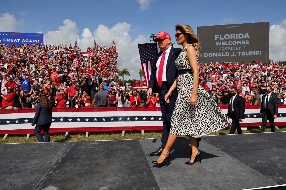 Předvolební mítink amerického prezidenta Donalda Trumpa s účastí první dámy Melanie ve floridské Tampě (29. 10. 2020)