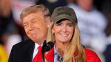 Zpochybňovač Trump řádil v Georgii. Hájil blond kandidátku, doprovodili ho Ivanka i syn