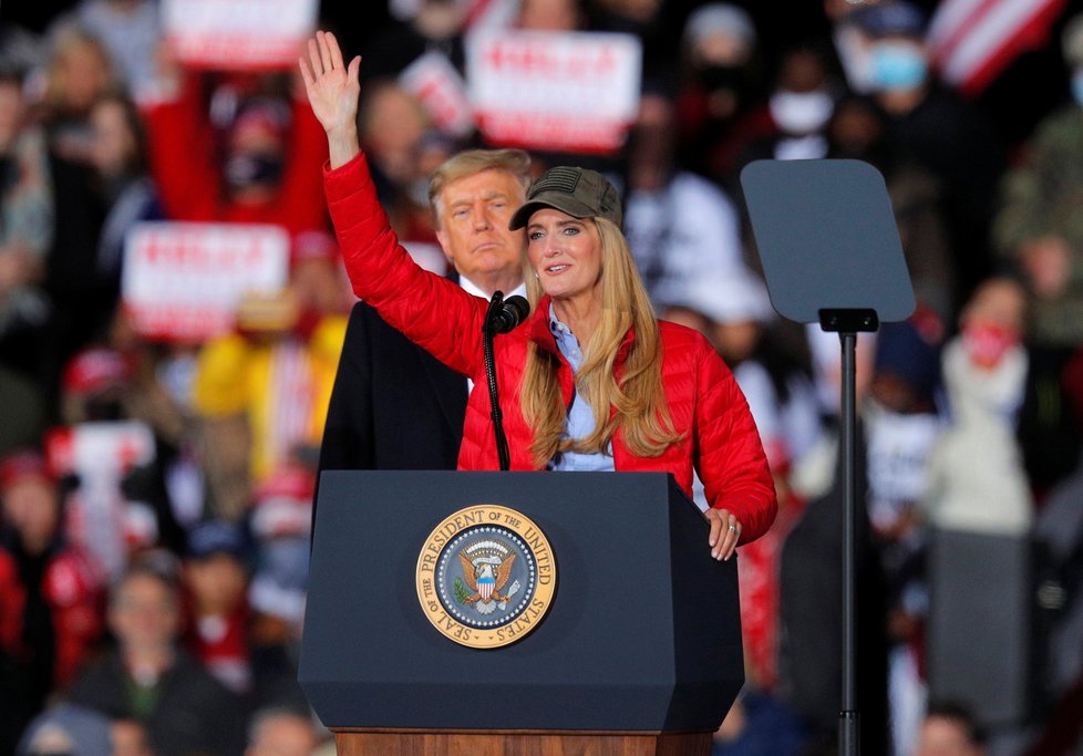 Donald Trump vyrazil do Georgie podpořit republikánskou kandidátku do senátu Kelly Loefflerovou (5. 1. 2021).