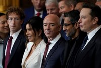 Demonstrace síly na Trumpově inauguraci. 22 bilionů korun na jediné fotce