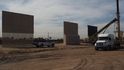 Nedaleko San Diega vzniká prototyp Trumpovy zdi, která má vyrůst na hranicích s Mexikem