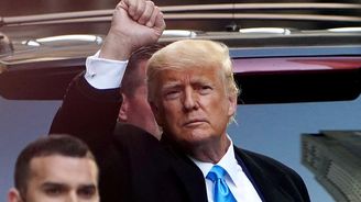 100 dní bez Trumpa: Naděje konspirátorů padly, comeback je ve hře