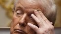Donald Trump během zasedání svého kabinetu usnul (prosinec 2025) Donald Trump během zasedání svého kabinetu usnul (prosinec 2025)