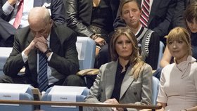 Rozpačité reakce generála Kellyho během Trumpova proslovu na Valném shromáždění OSN