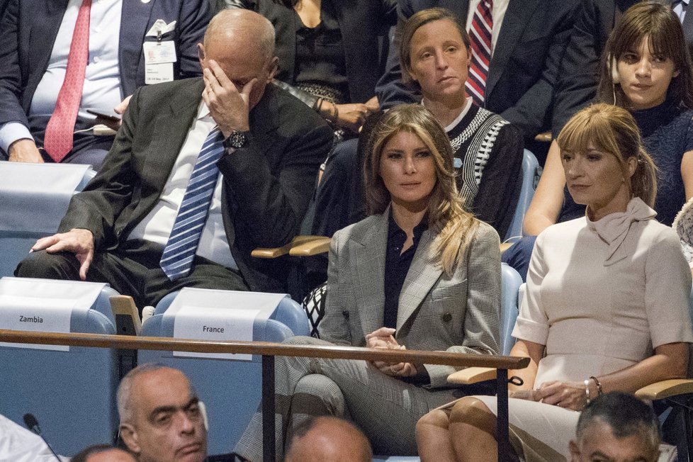 Rozpačité reakce generála Kellyho během Trumpova proslovu na Valném shromáždění OSN