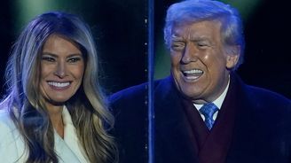Trump s Melanií rozsvítili Národní vánoční strom u Bílého domu (4.12.2025) Trump s Melanií rozsvítili Národní vánoční strom u Bílého domu (4.12.2025)