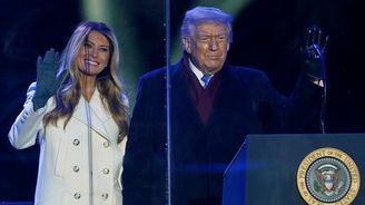 Trump s Melanií rozsvítili Národní vánoční strom u Bílého domu (4.12.2025) Trump s Melanií rozsvítili Národní vánoční strom u Bílého domu (4.12.2025)