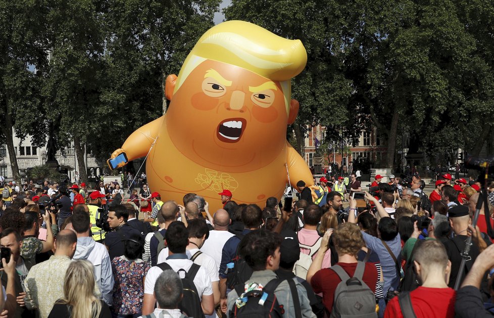 Na amerického prezidenta Donalda Trumpa v Londýně čekaly protesty