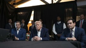 Bílý dům zveřejnil záběry, jak prezident USA Donald Trump sledoval zatčení venezuelského diktátora Nicoláse Madura (3.1.2026).