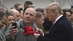 Prezident USA Donald Trump navštívil po Vánocích americké vojáky na německé základně Ramstein (27. 12. 2018)