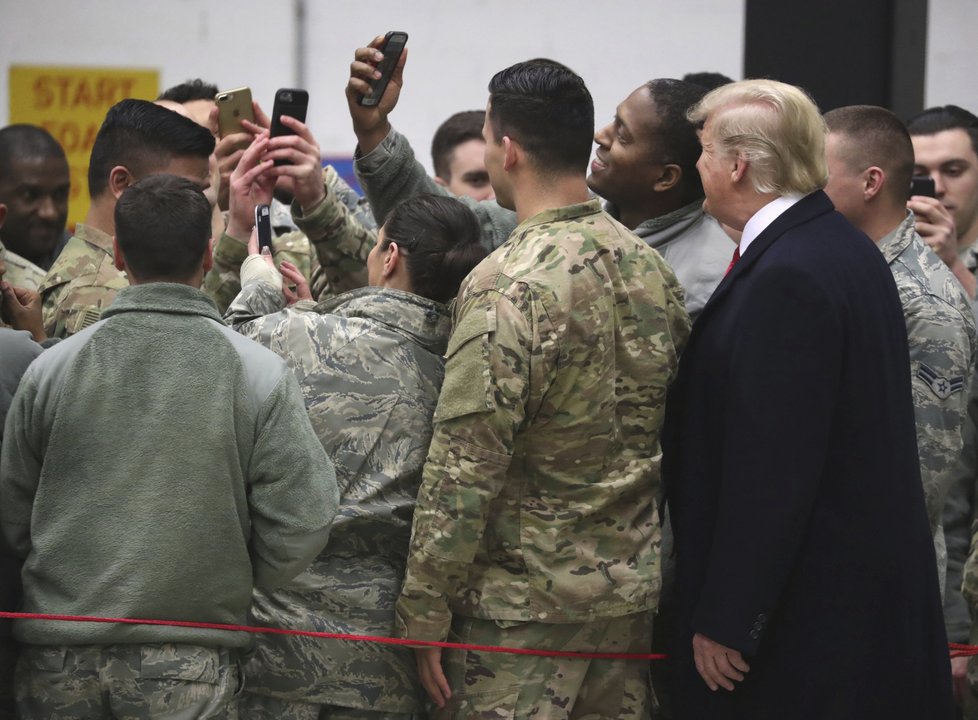 Prezident USA Donald Trump navštívil po Vánocích americké vojáky na německé základně Ramstein (27.12.2018)