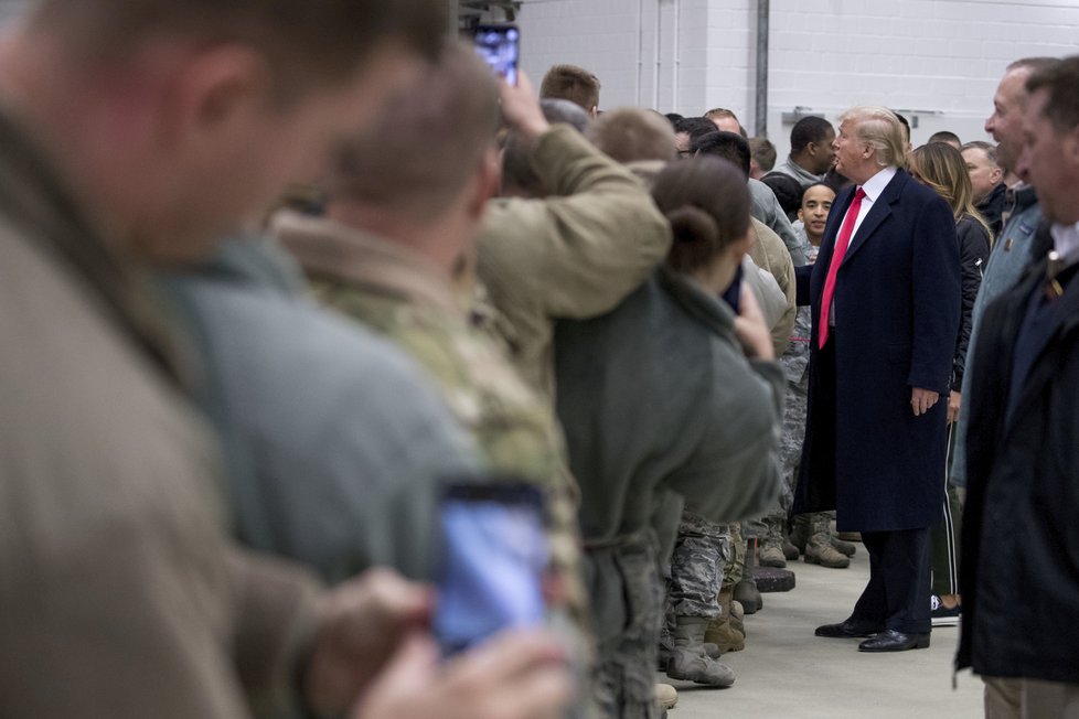 Prezident USA Donald Trump navštívil po Vánocích americké vojáky na německé základně Ramstein (27.12.2018)