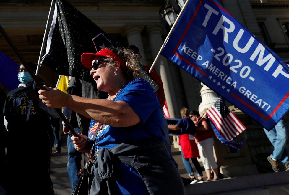 Příznivci Trumpa pokračují v protestech (8.11.2020).