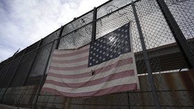 Výstavba Trumpovy zdi na hranicích USA s Mexikem (18. 2. 2019)
