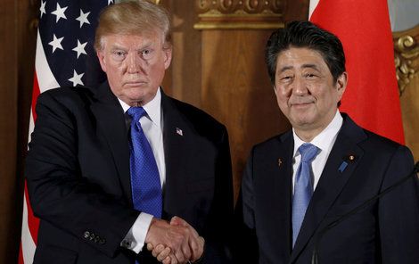 Donald Trump a Šinzó Abe