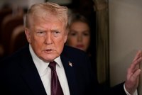 Trump přemýšlí nad vojenským úderem na Írán. Šéfové země chtějí s USA jednat