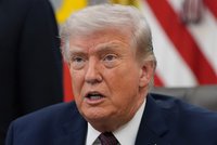 Trump naštvaný kvůli Íránu: Zvažuje odchod USA z NATO! "Nesmí se to stát," tvrdí Černochová