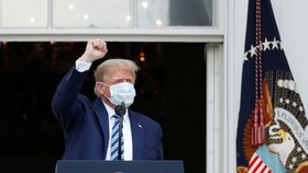 Americký prezident Donald Trump se poprvé po nákaze koronavirem ukázal na veřejnosti (10.10.2020)