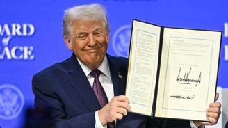 Trump podepsal dokument ustavující Radu míru, kterou sám povede Trump podepsal dokument ustavující Radu míru, kterou sám povede