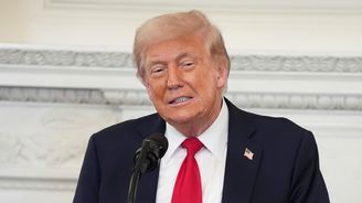 Trump chce na všechno zboží z EU minimální clo 15 až 20 procent Trump chce na všechno zboží z EU minimální clo 15 až 20 procent