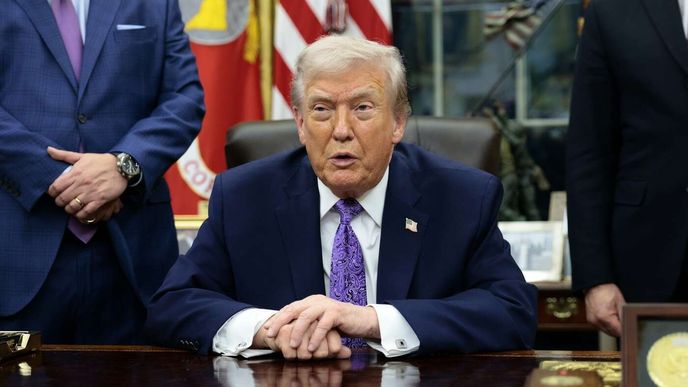 Podle delší uniklé verze americké Národní bezpečnostní strategie se Washington údajně snaží přesvědčit Rakousko, Itálii, Maďarsko a Polsko, aby následovaly Británii a odešly z EU. Podle delší uniklé verze americké Národní bezpečnostní strategie se Washington údajně snaží přesvědčit Rakousko, Itálii, Maďarsko a Polsko, aby následovaly Británii a odešly z EU.