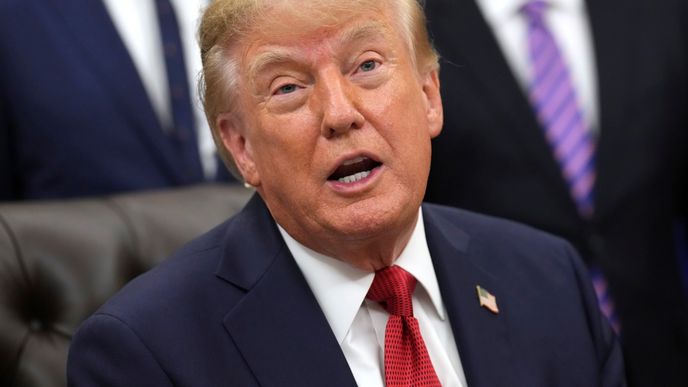 Donald Trump v Oválné pracovně (18. 9. 2026). Donald Trump v Oválné pracovně (18. 9. 2026).