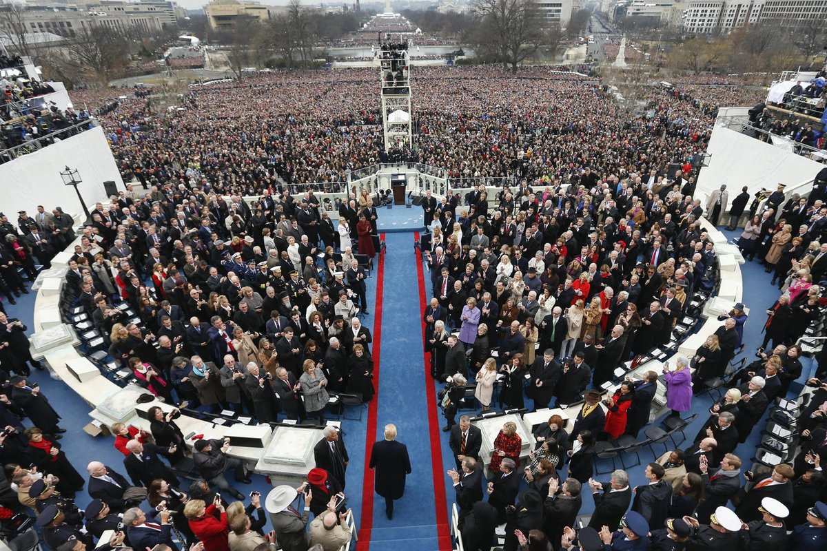 Přísaha se odehrávala před washingtonským Kapitolem.