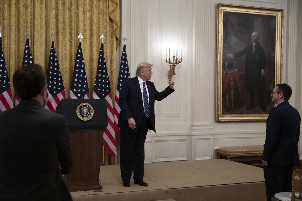 Americký prezident Donald Trump na tiskové konferenci ke koronaviru v Bílém domě (1. 5. 2020)