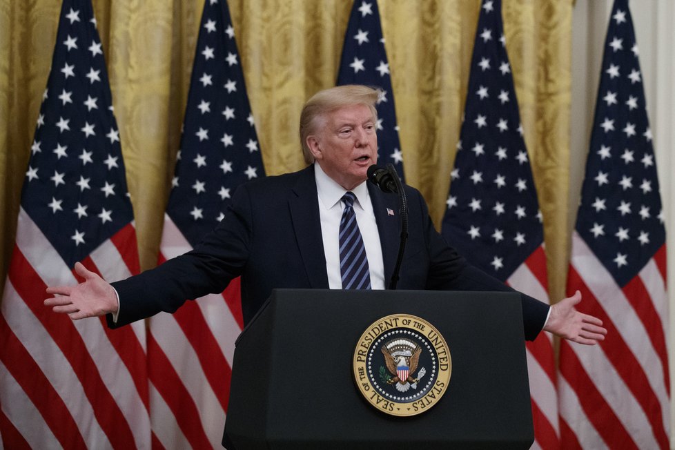 Americký prezident Donald Trump na tiskové konferenci ke koronaviru v Bílém domě (1.5.2020)