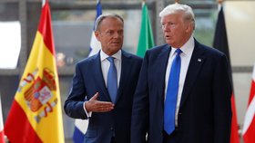 Donald Trump navštívil v Bruselu Donalda Tuska. Společnou řeč v otázkách Ruska však spolu nenašli.