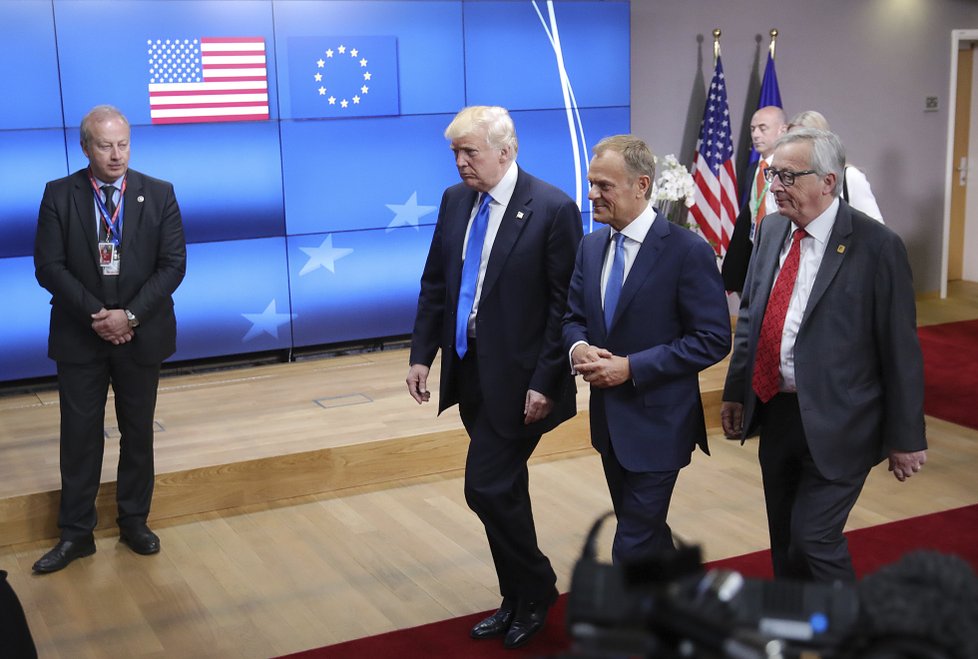 Donald Trump navštívil v Bruselu Donalda Tuska. Společnou řeč v otázkách Ruska však spolu nenašli.