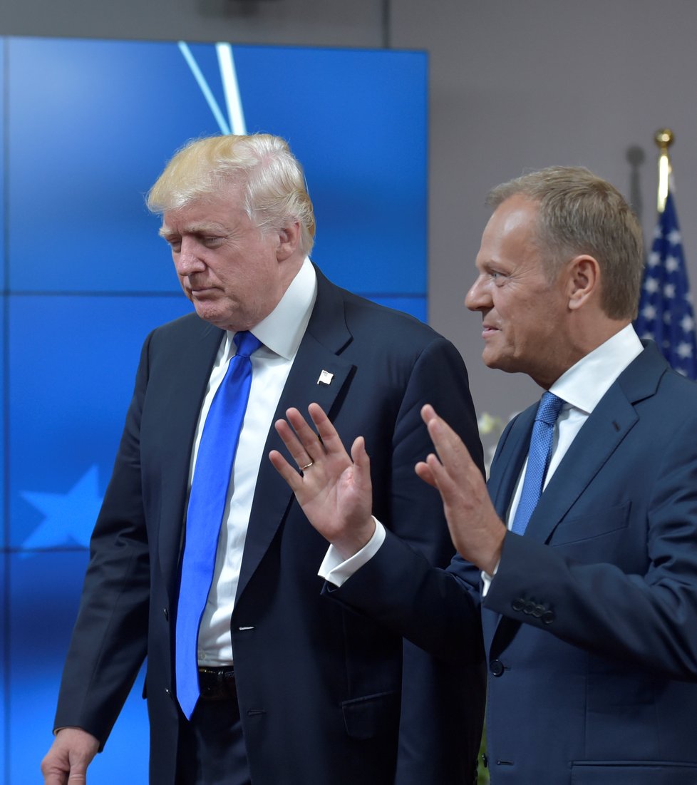 Donald Trump navštívil v Bruselu Donalda Tuska. Společnou řeč v otázkách Ruska však spolu nenašli.