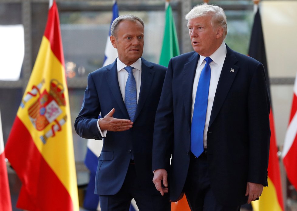 Donald Trump navštívil v Bruselu Donalda Tuska. Společnou řeč v otázkách Ruska však spolu nenašli.