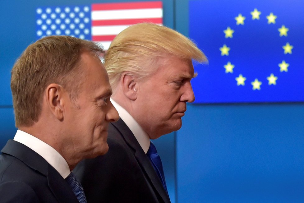 Donald Trump navštívil v Bruselu Donalda Tuska. Společnou řeč v otázkách Ruska však spolu nenašli.