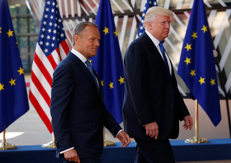 Donald Trump navštívil v Bruselu Donalda Tuska. Společnou řeč v otázkách Ruska však spolu nenašli.