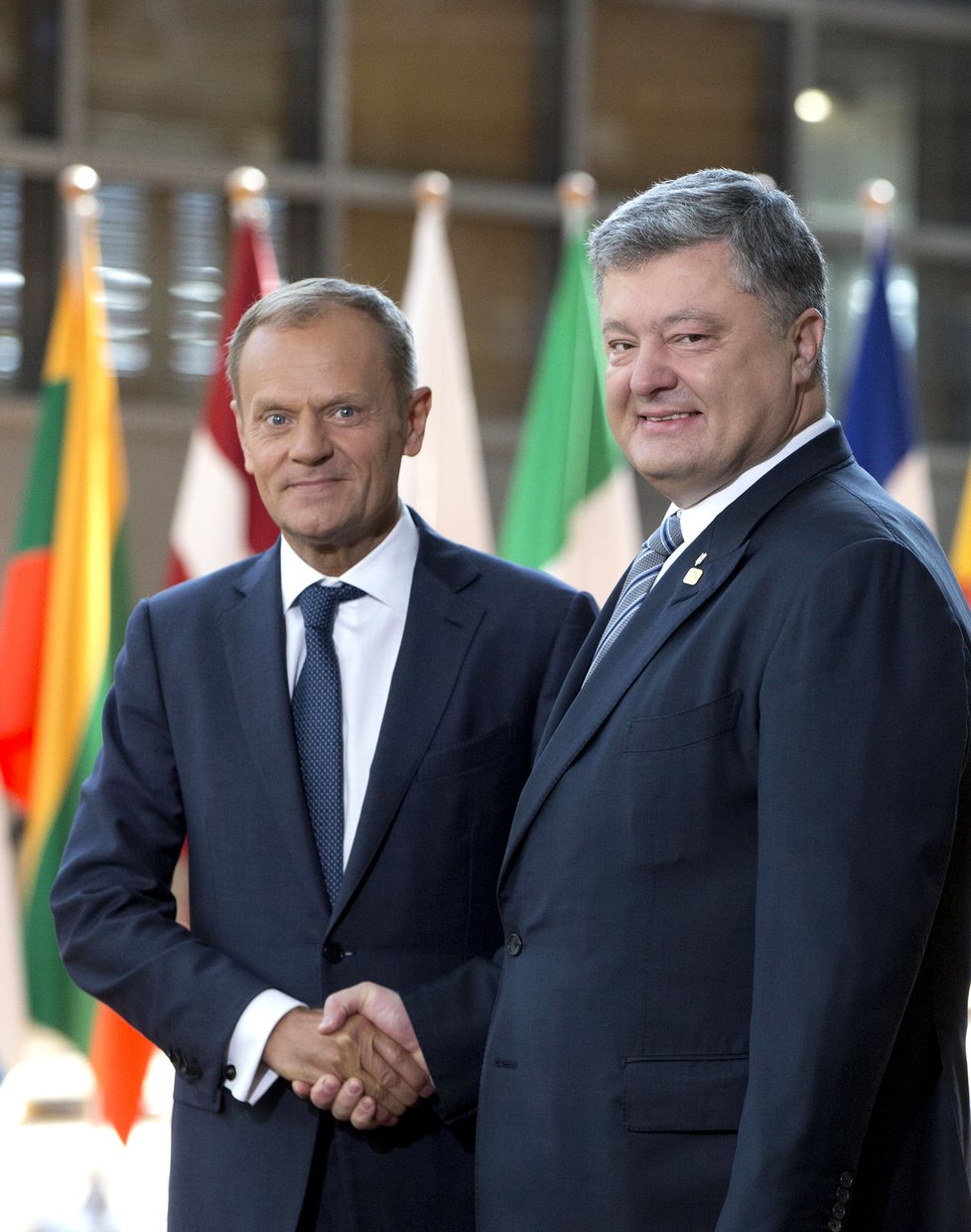 Předseda Evropské rady Donald Tusk a ukrajinský prezident Petro Porošenko.