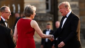 Donald Trump a Melania Trumpová na návštěvě Velké Británie. Setkali se s premiérkou Theresou Mayovou a jejím manželem Philipem 12.7. 2018