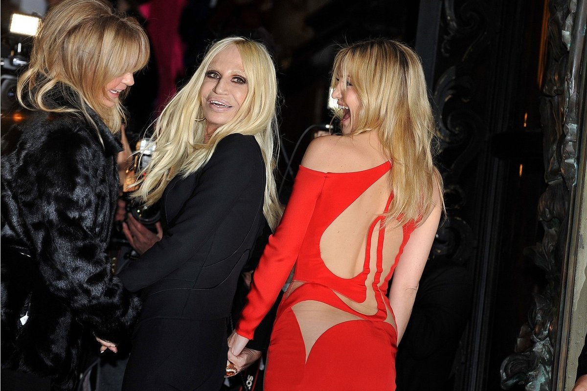 Goldie Hawn, Kated Hudson a Donatella Versace.