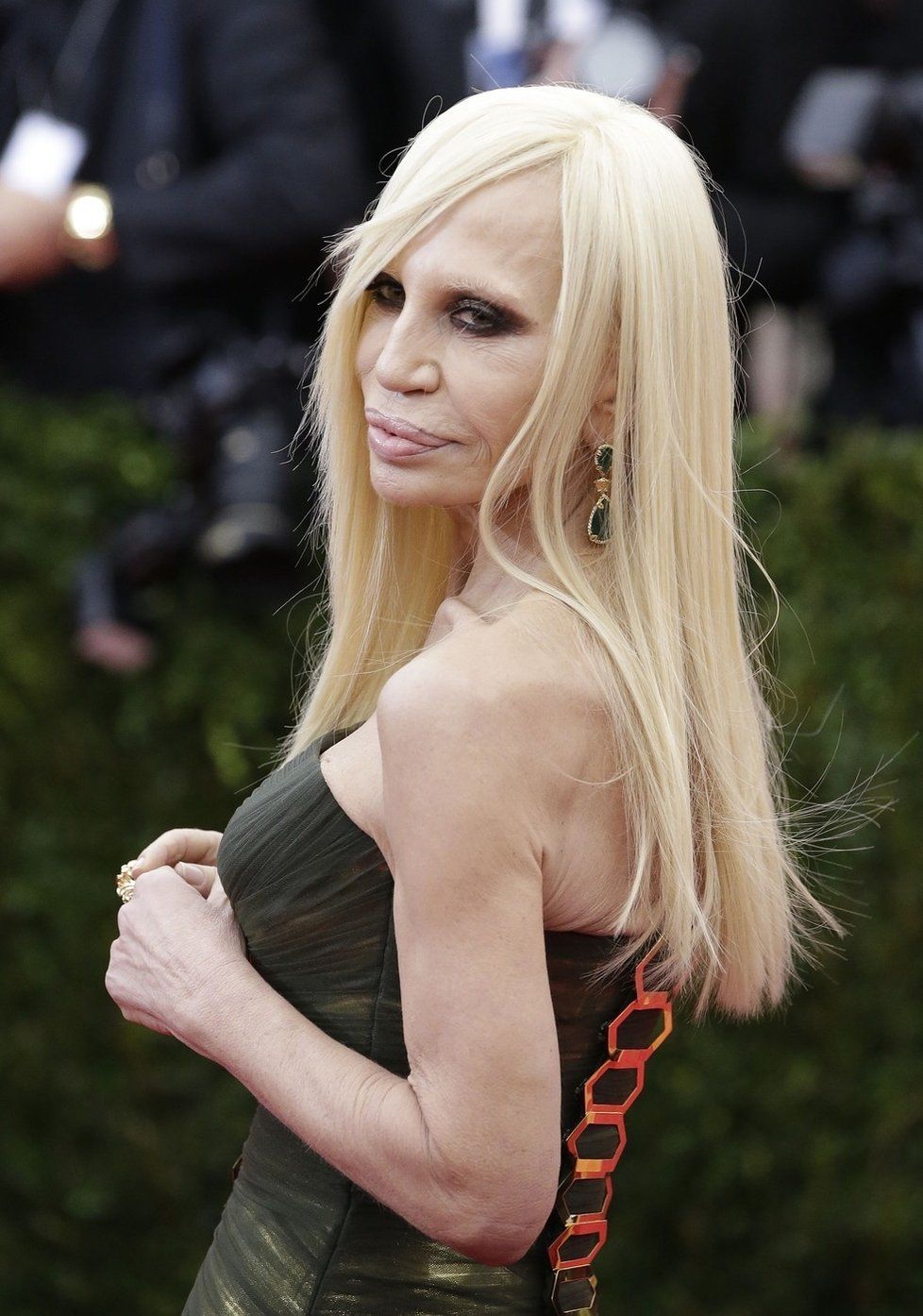 Donatella Versace to přehání s hladověním a plastikami.