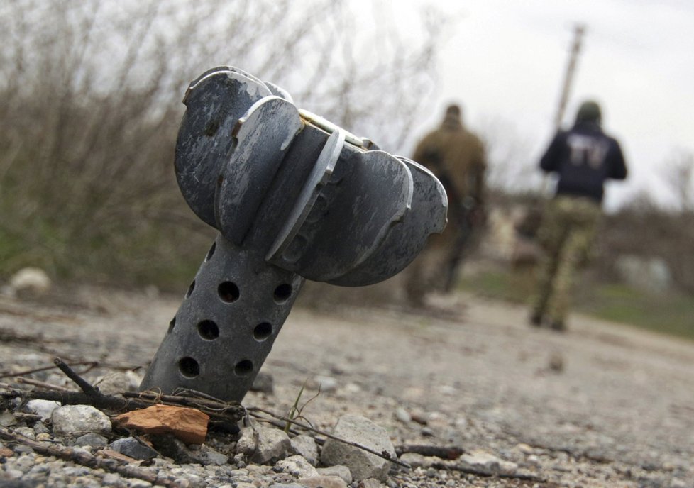 I přes dohodnuté příměří hlásí Ukrajinci palbu a dva mrtvé.