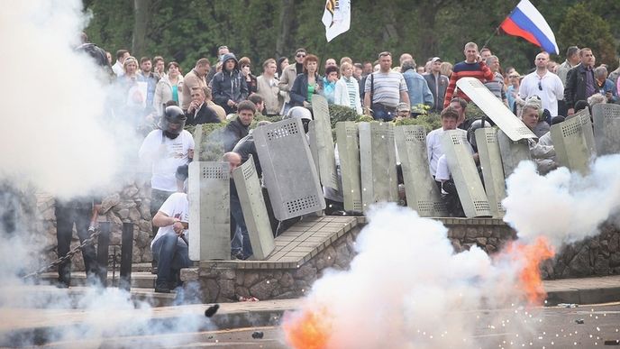 Fotoreportáž: Jak Rusové krvavě obsadili budovu státního zastupitelství v Doněcku