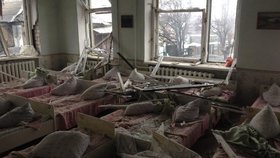 Separatisté údajně zasáhli i dětskou školku v městě Debalceve.